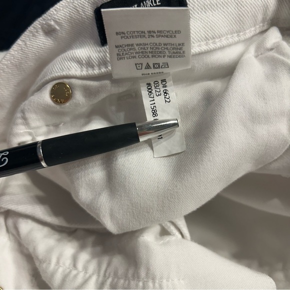 Express High Waisted White Ripped Straight Ankle Jeans, Size 8 - Picture 13 of 13